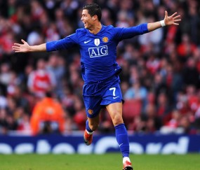 开云官方平台-范戴克一剑封喉，波兰铁骑绝境逆袭，曼城王朝遭遇惊魂夜