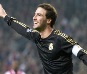 开云体育入口-德甲争冠战之夜，门迪全程高能输出，诠释现代门将的终极定义