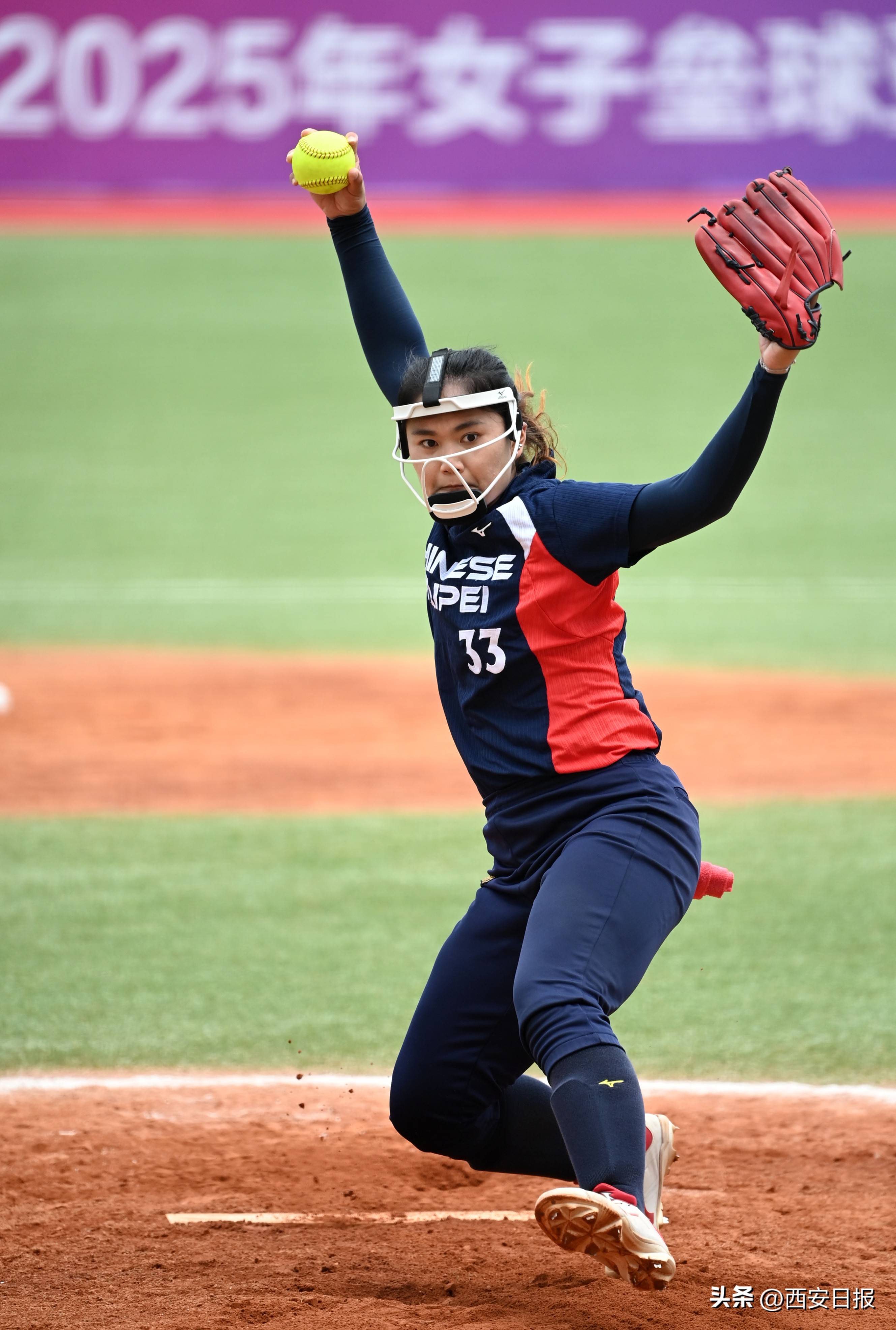 亚洲足球挑战赛：女队选手争夺分区冠军