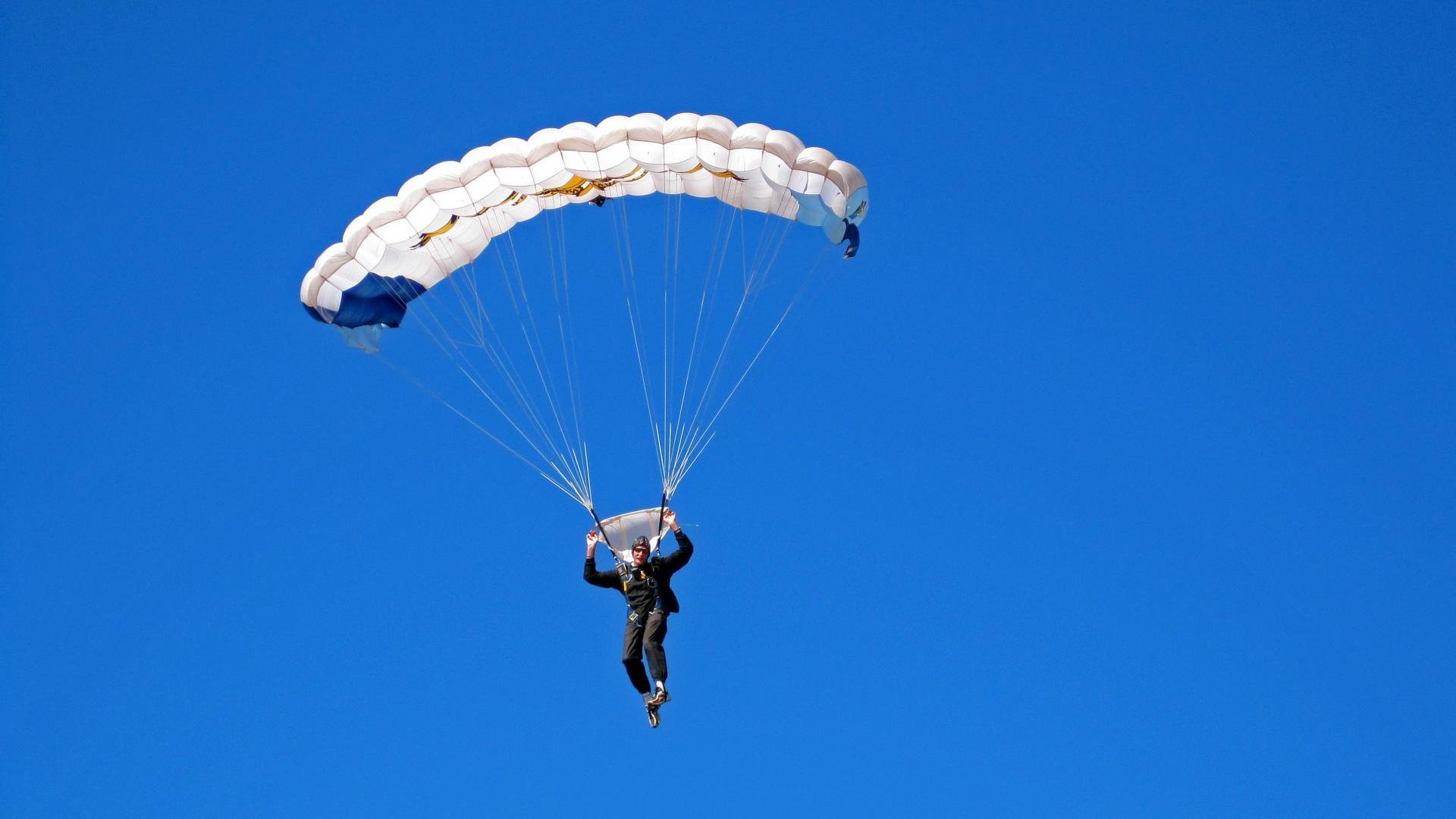 瑞士逆转罗马，F1年度争冠焦点战中的策略博弈与历史回响