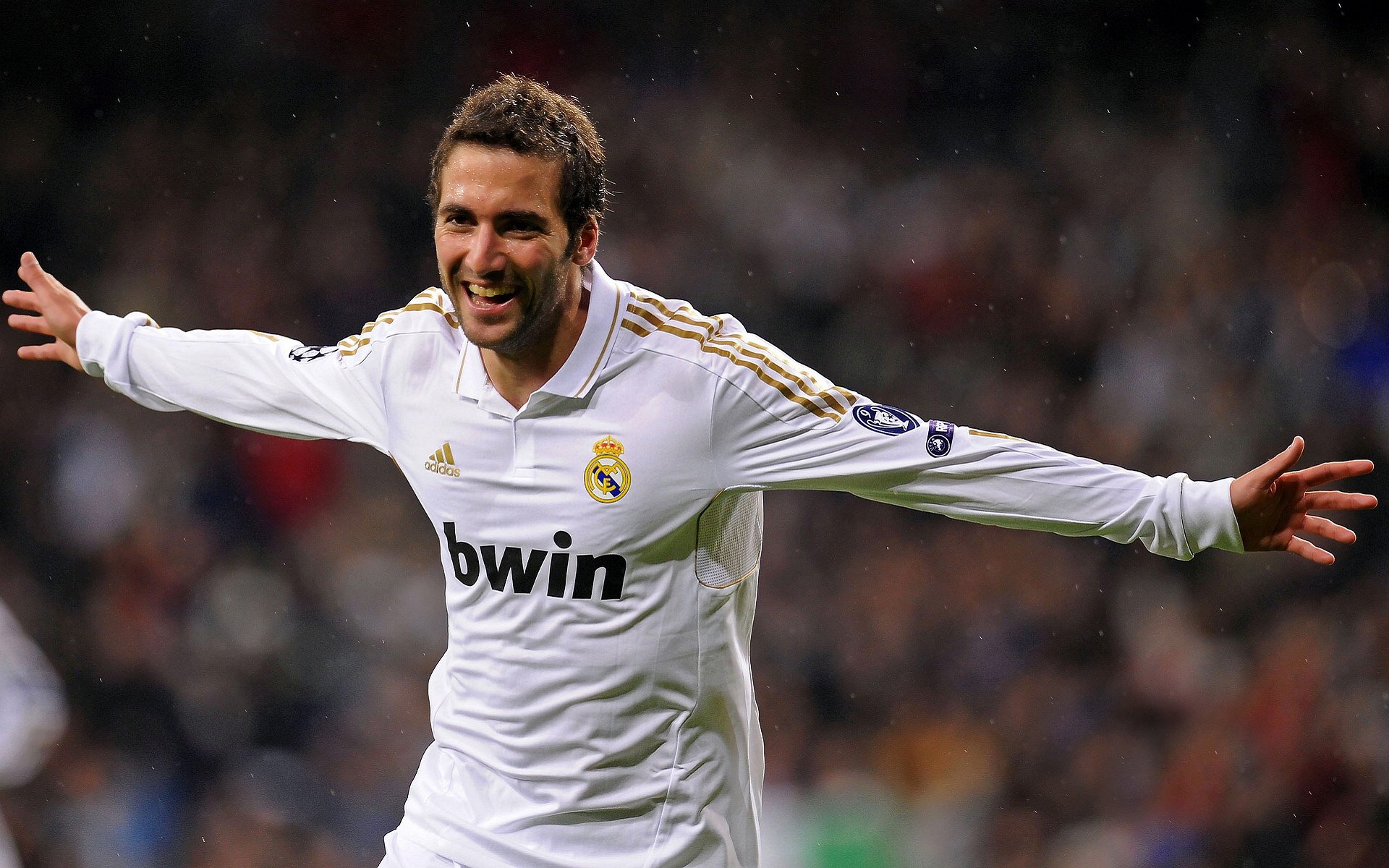 安菲尔德风暴席卷东瀛，卡马文加的中场压制艺术与利物浦的亚洲征服